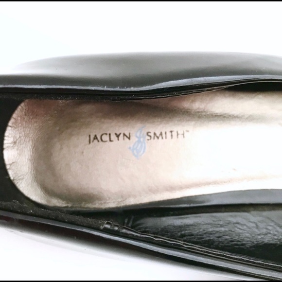 Jaclyn Smith Black Pumps - Picture 5 of 6
